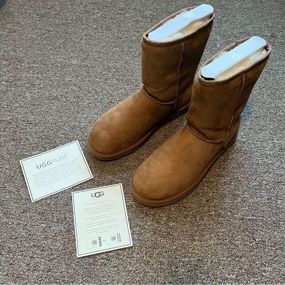 NIB UGG Classic Short Boots - Picture 13 of 14